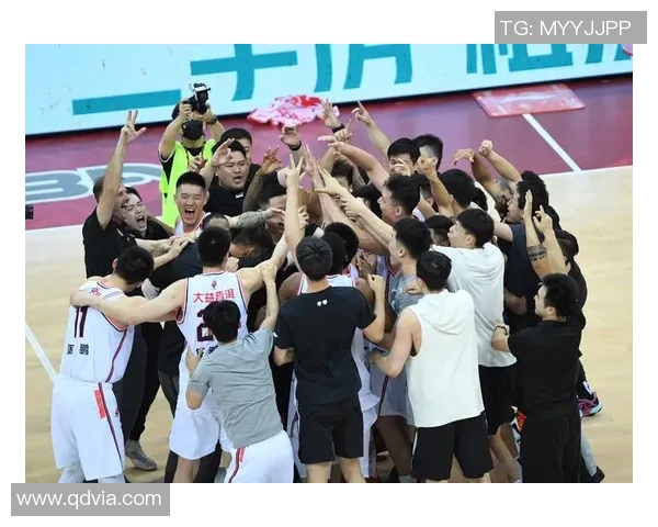 CBA激战东莞大益迎战北京队全力争胜展现篮球魅力